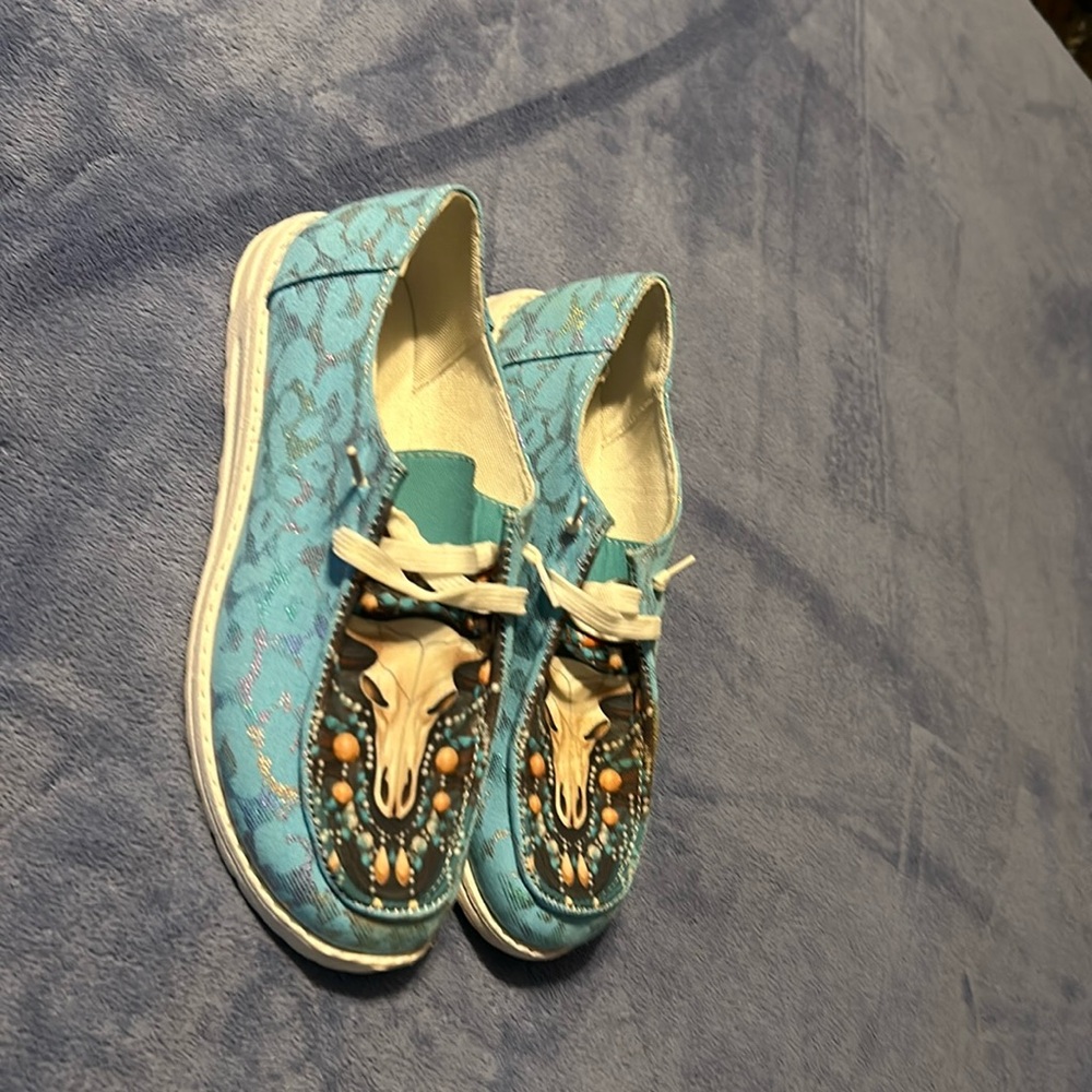 Women’s slip on canvas shoes